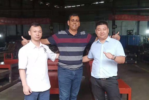 开云手机登录入口_印度朋友采购全自动C型钢机
