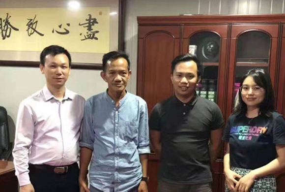 印尼客户直夸开云手机登录入口_全自动C型钢机nice
